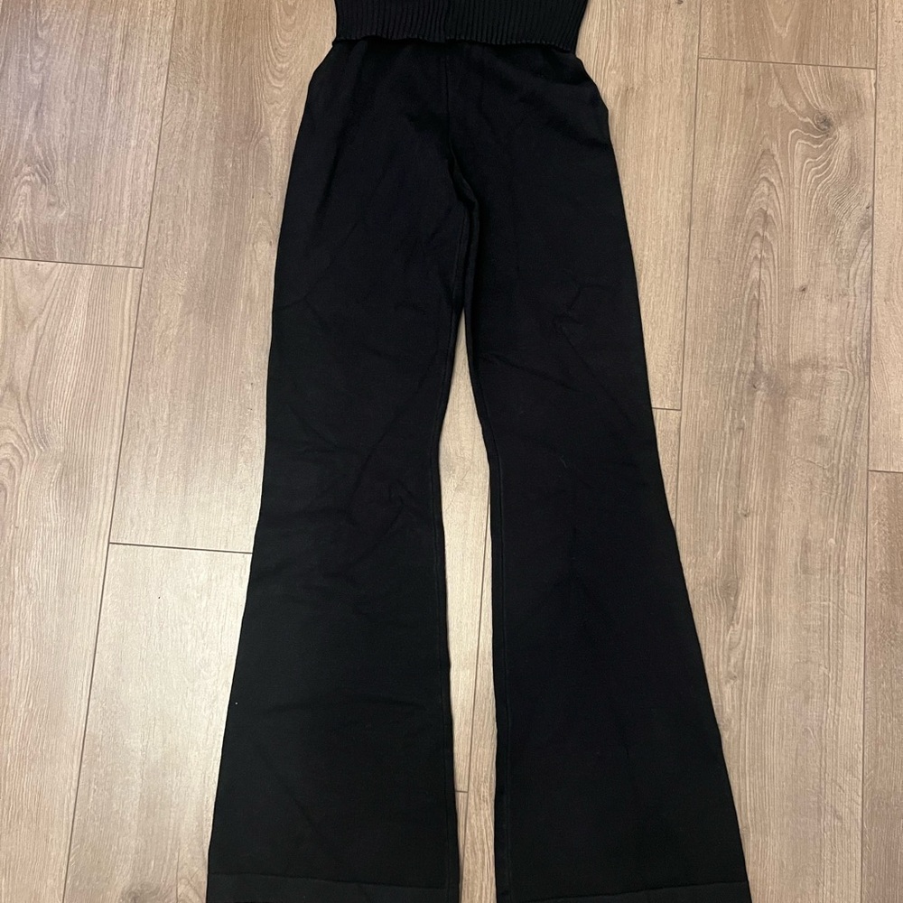 Black Flared Leggings with Stretchy Fabric